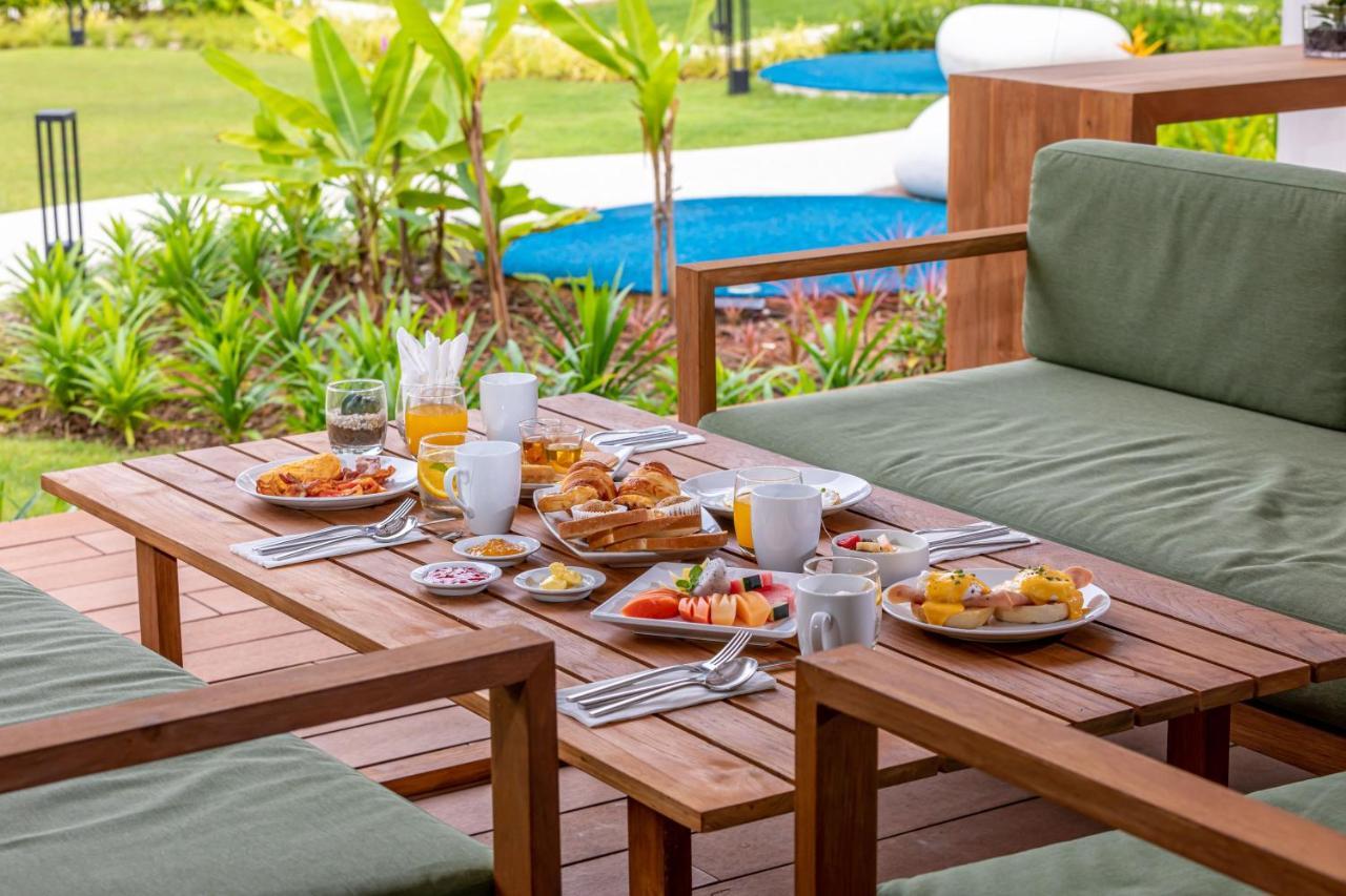 Outrigger Khao Lak Beach Resort - Sha Extra Plus 외부 사진 A breakfast table