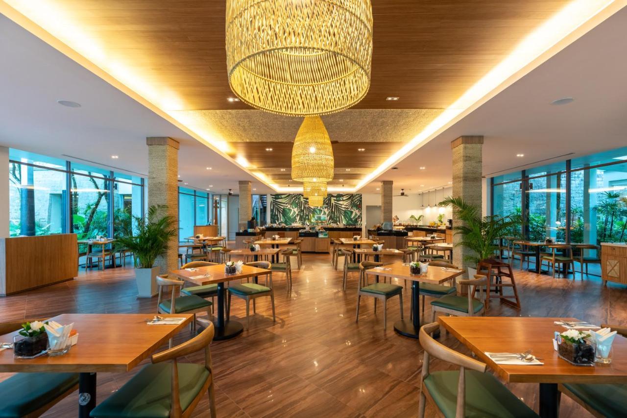 Outrigger Khao Lak Beach Resort - Sha Extra Plus 외부 사진 The restaurant at the hotel