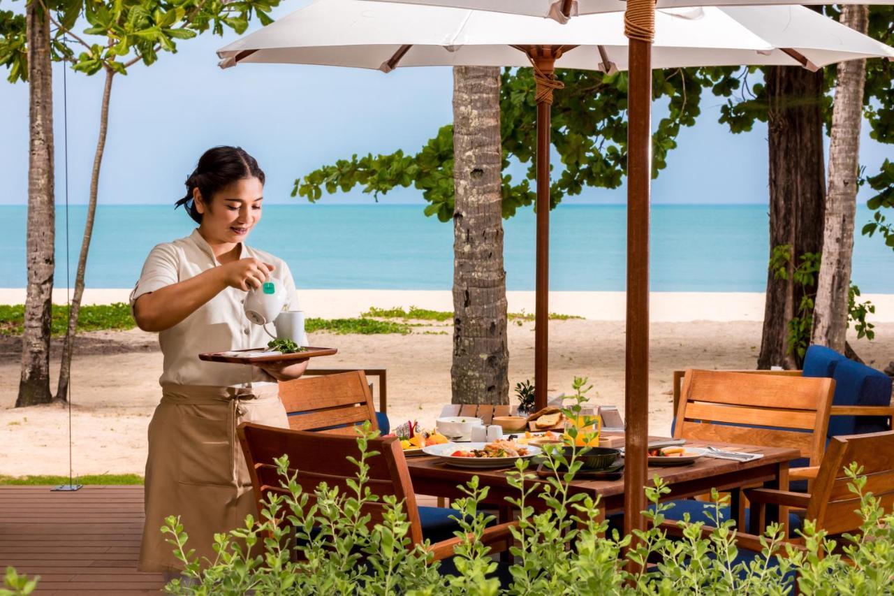 Outrigger Khao Lak Beach Resort - Sha Extra Plus 외부 사진 A Thai waitress at a resort